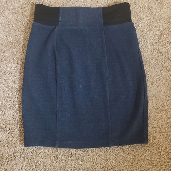 Forever 21 denim pencil skirt - Picture 3 of 8
